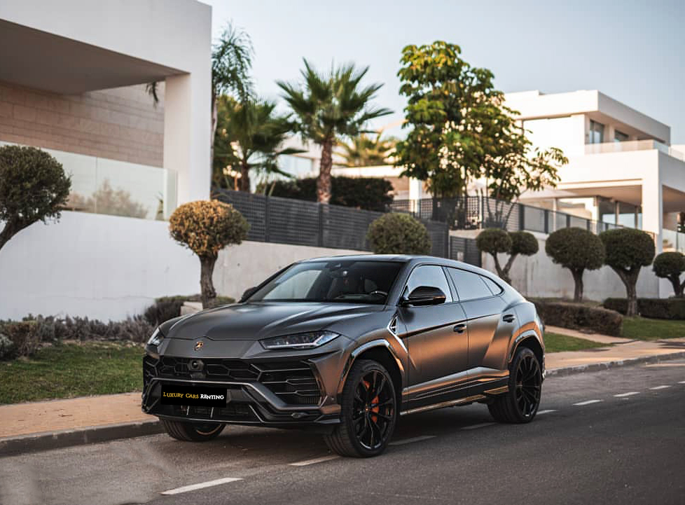Servicio de alquiler de coches de lujo en Alicante - Vista Lateral de Lamborghini Urus Sport Gray 